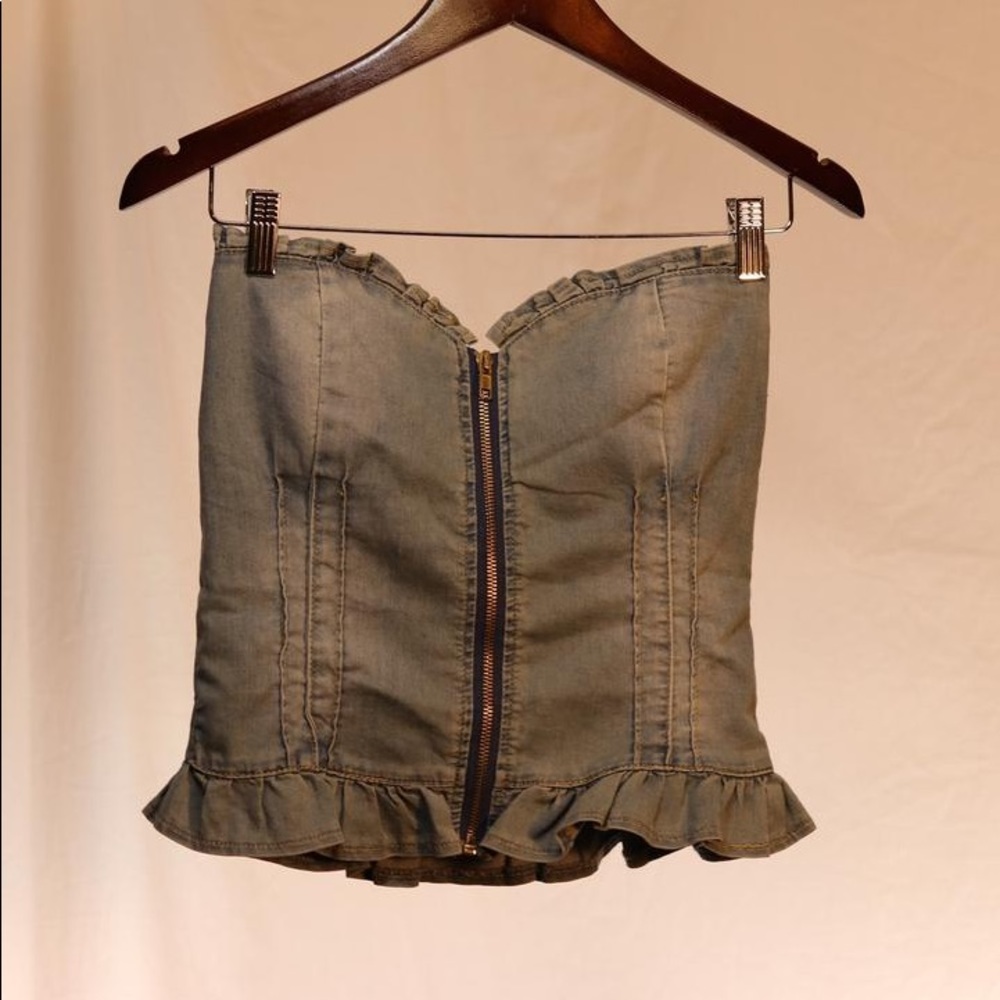 SLEEVELESS DENIM CROP